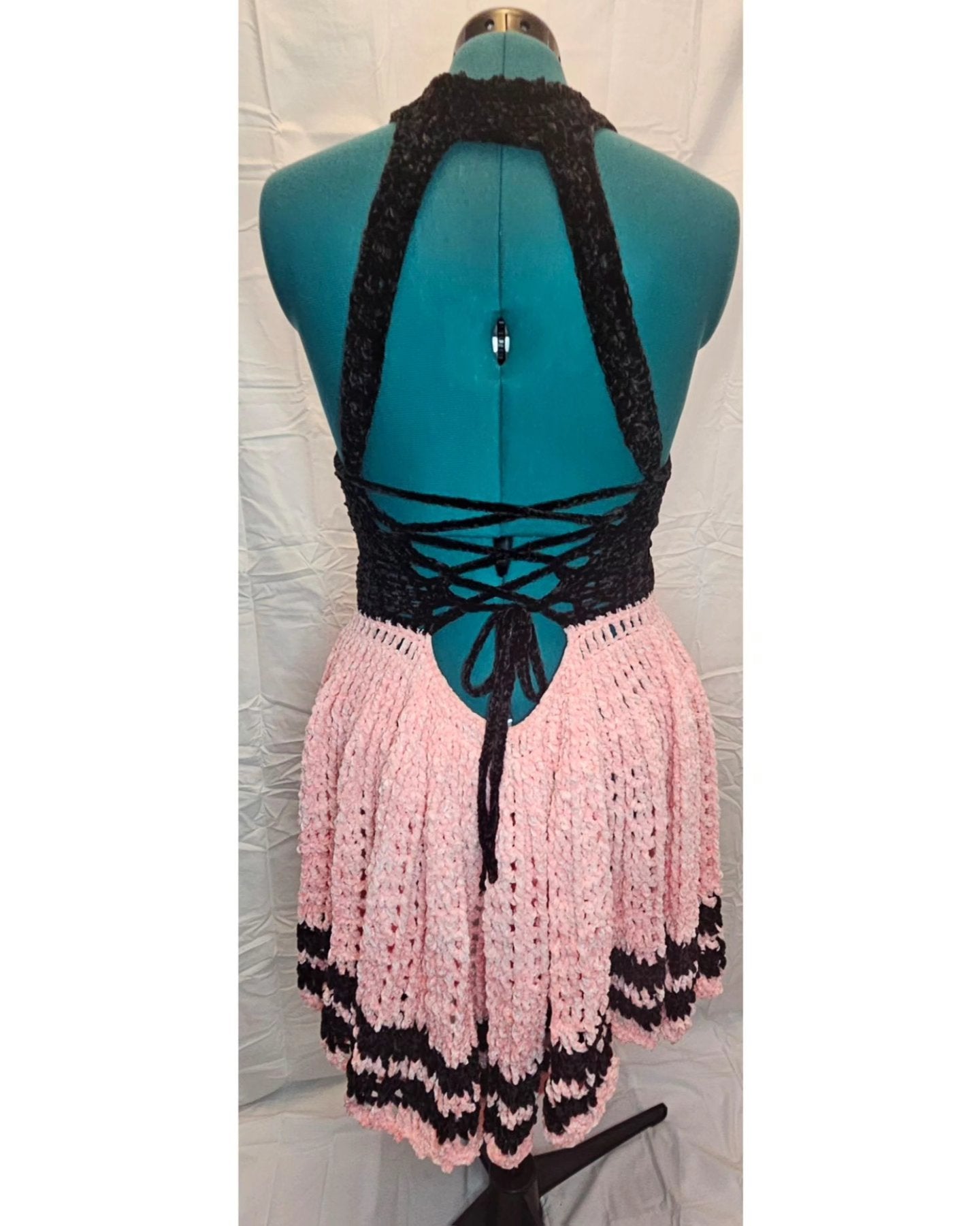 Iris Crochet Keyhole Halter Dress – Black & Blush Pink