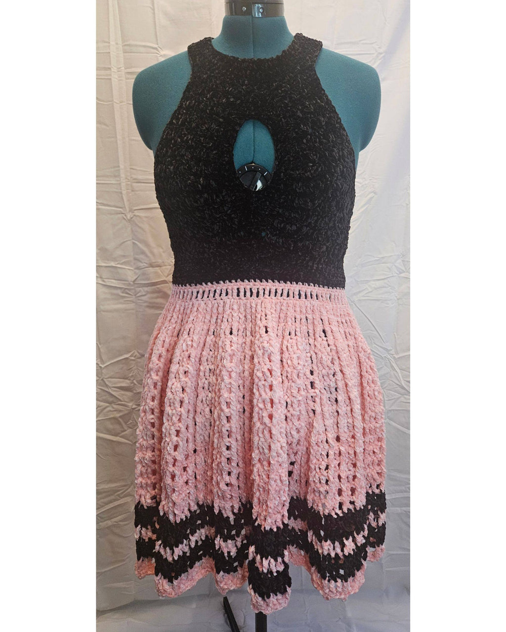 Iris Crochet Keyhole Halter Dress – Black & Blush Pink