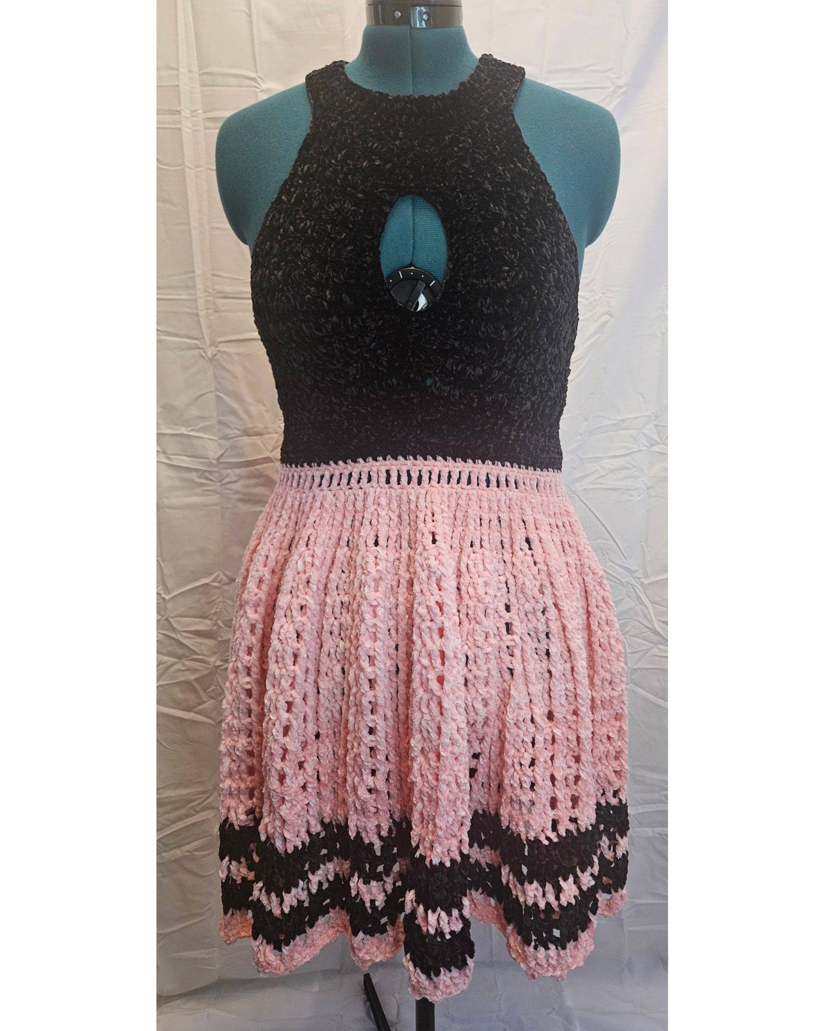Iris Crochet Keyhole Halter Dress – Black & Blush Pink